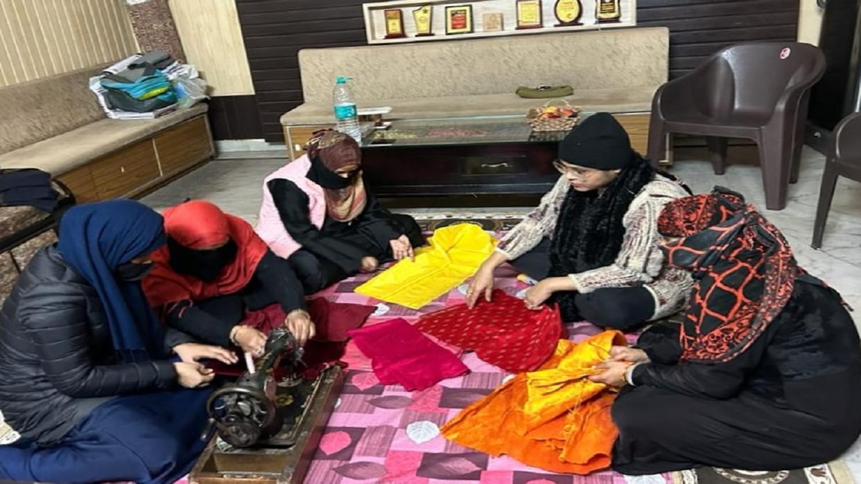 Muslim women are preparing dress for Ramlala in Bareilly