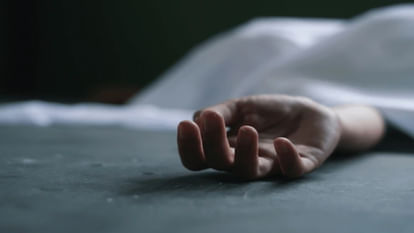 Samastipur: पोखर में उपलाता मिला युवक का शव, परिजनों ने कहा- रात शौच करने निकला था, फिर वापस नहीं आया Dead body of a young man found floating in a pond in Samastipur