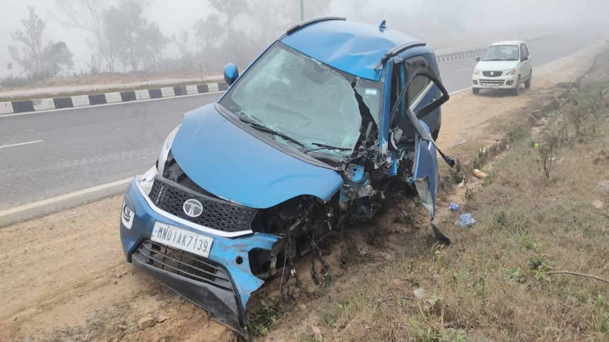 Bilaspur News: Car collides with divider on four lane, woman dies