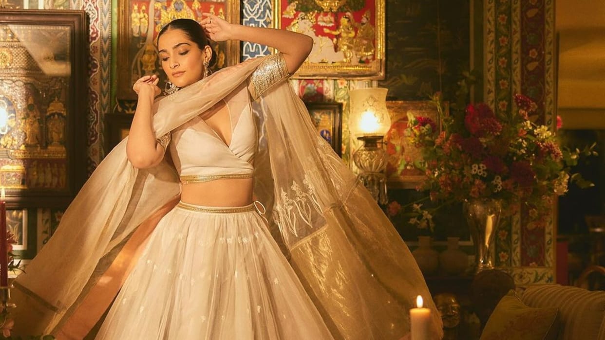 sonam kapoor said without any crash diets and crazy workouts she is feeling herself after 16 birthing son