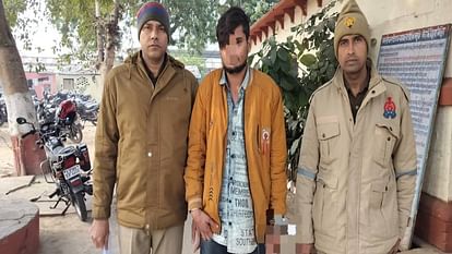 Agra GRP arrested accused who sold liquor to passengers in train