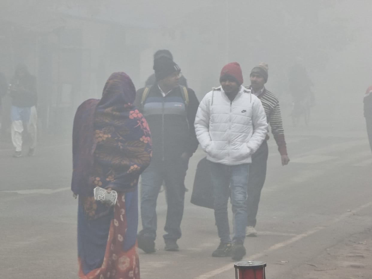 UP Weather update Bhadohi-Mirzapur and Azamgarh including Varanasi in the grip of cold wave, mercury surge
