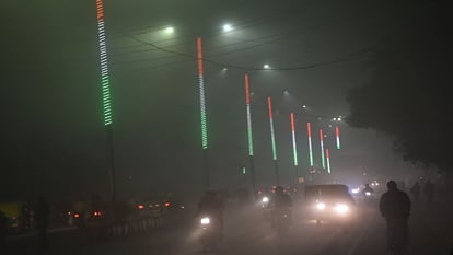 Weather Update: मुरादाबाद मंडल में शीतलहर का कहर, चार दिन में पांच डिग्री गिरा पारा, कोहरे के आगोश में जनजीवन Weather Update: Cold wave wreaks havoc in Moradabad division, mercury dropped by five degrees in four days