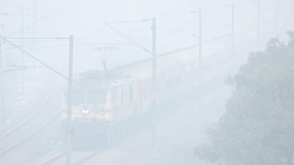 Weather Update: Schools up class eight Rampur closed till January 14, vehicles moving slowly due fog
