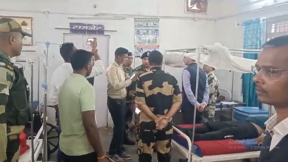 अस्पताल में भर्ती घायल जवान