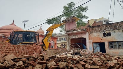 Bulldozer runs on houses for expansion of Bhardwaj Ashram, creating panic