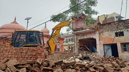 Bulldozer runs on houses for expansion of Bhardwaj Ashram, creating panic