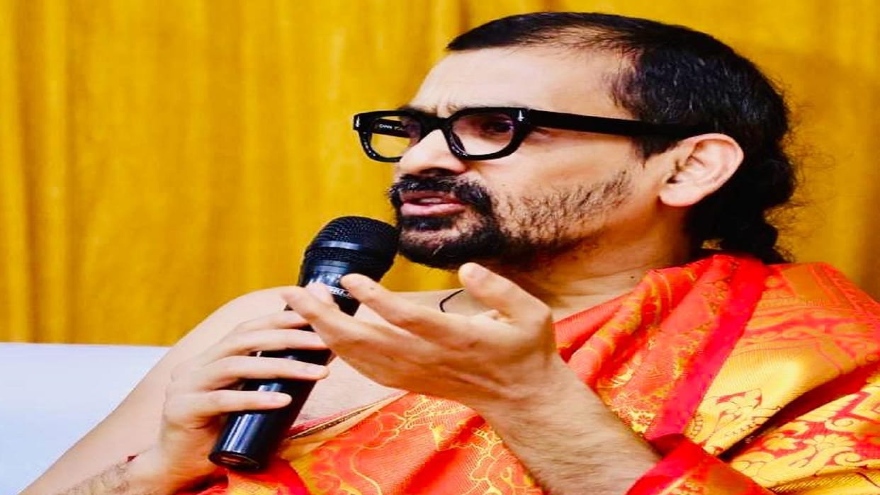 Swami Abhishek Brahmachari reached Ballia district: Said on Ram temple Those who question the existence of R