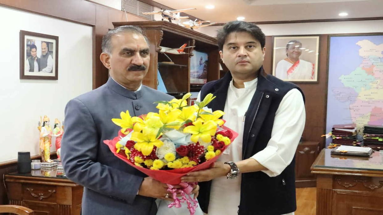CM sukhvinder Sukhu met Jyotiraditya Scindia, urged to speed up the process of expansion of Kangra Airport