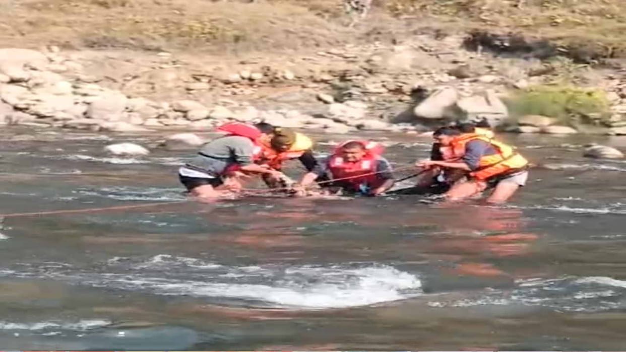 The body of another driver who drowned in Beas near Bindravani was also recovered.
