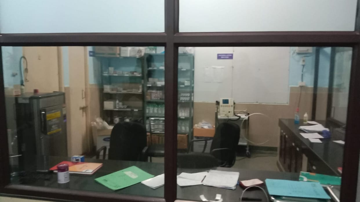 CM Flying raid hospital Narnaul, Worker found in drunken state, irregularities found regarding cleanliness