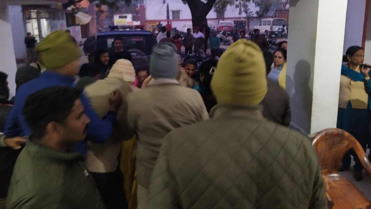 Eunuchs create ruckus in police station at sant kabir nagar