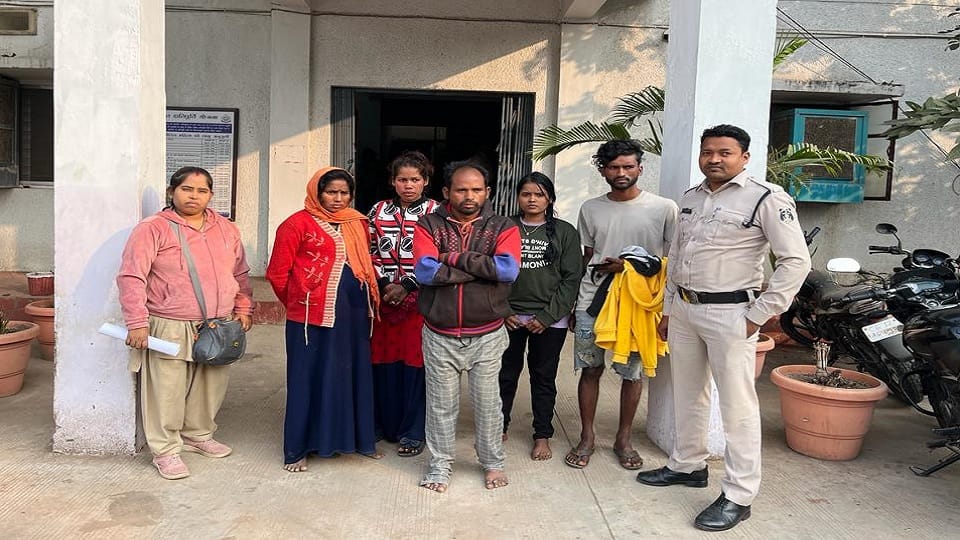 पुलिस की गिरफ्त में आरोपी