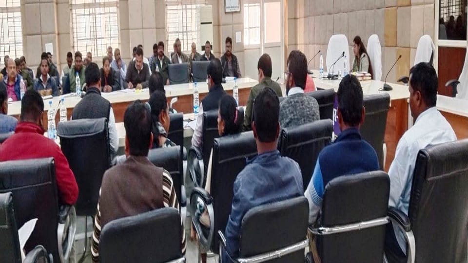 Eight Panchayat Secretaries suspended decision taken in the review meeting of Pradhan Mantri Awas Yojana in Ba