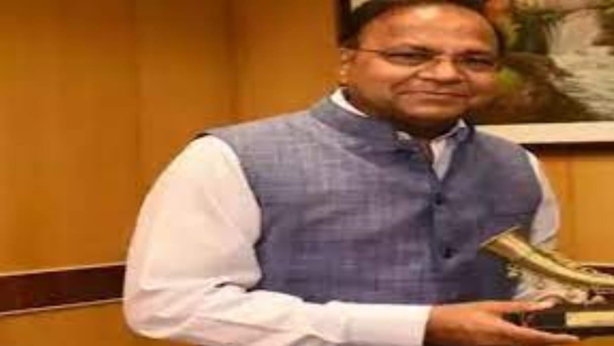 Chhattisgarh News: State Innovation Commission Chairman Vivek Dhand resigned from his post