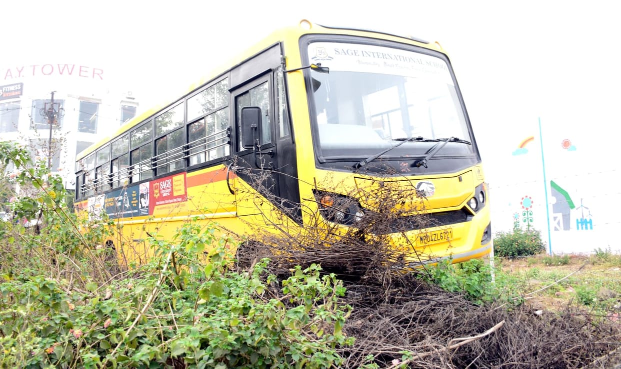 MP News: The driver of a bus full of children of Sage Inter National School felt dizzy, 8 children got injured