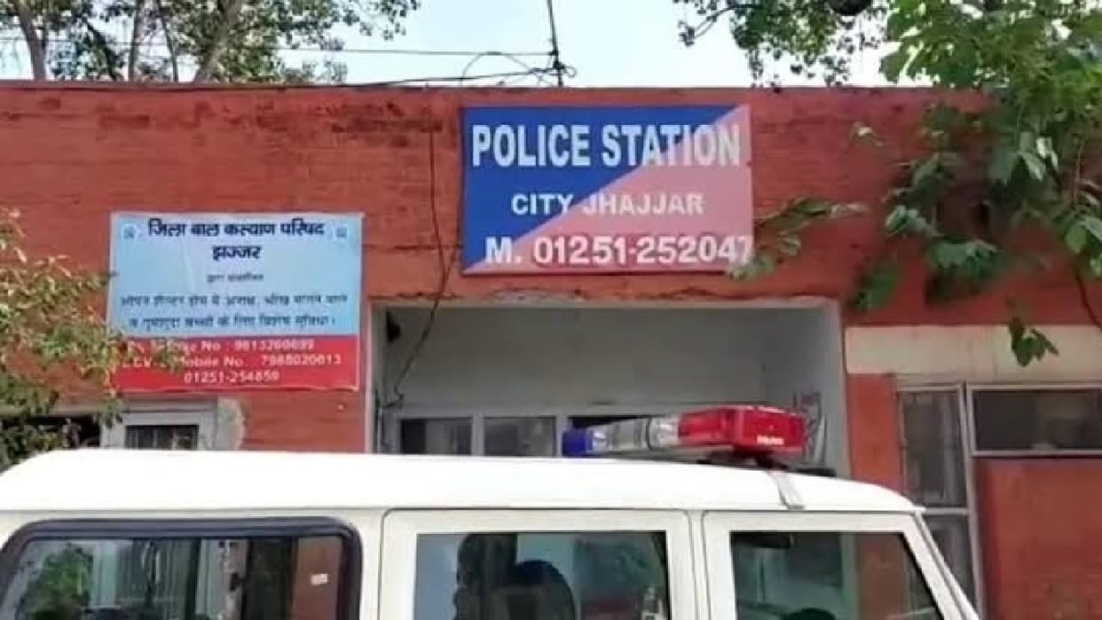 Acid thrown on clothes hawker staying in Dharamshala in Jhajjar, dispute broke out month ago