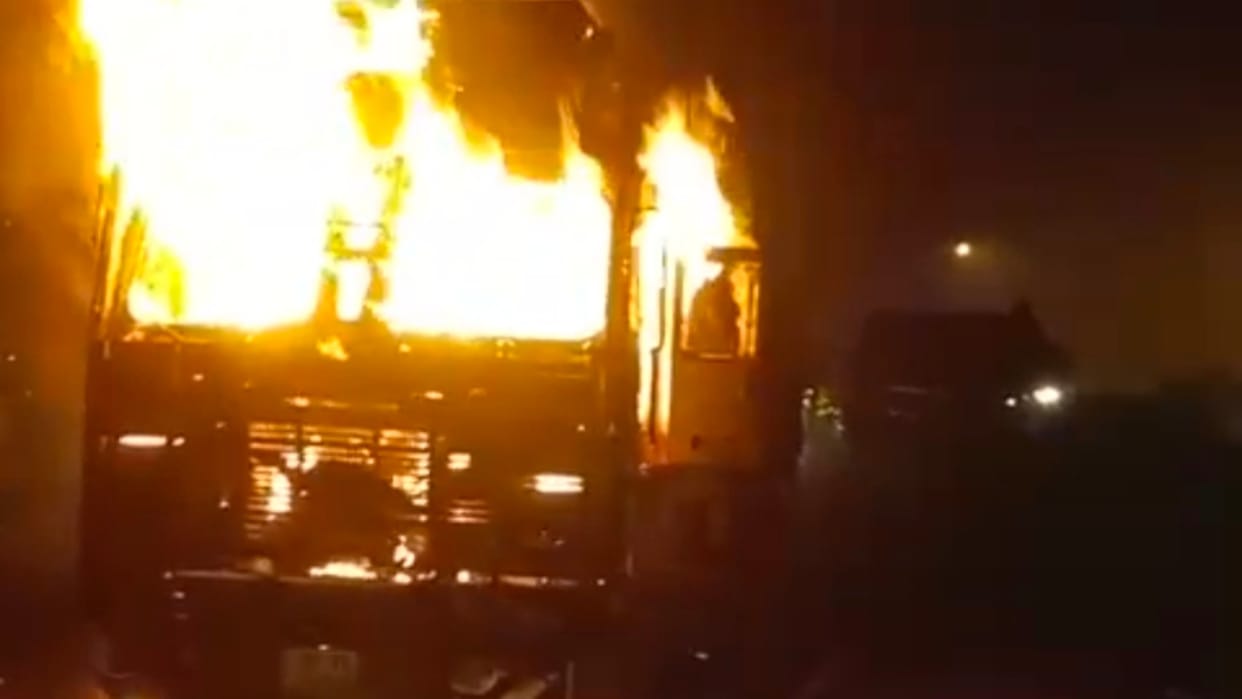 massive fire broke out in truck loaded with wood on the highway in Bareilly