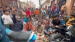 Etah News: गोवंश का पैर काटे जाने पर विहिप और बजरंगदल कार्यकर्ताओं में आक्रोश