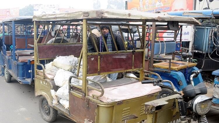 Up On Orders Dm Action Against Illegal E Rickshaws 92 Vehicles Sealed Crackdown Continues 7732