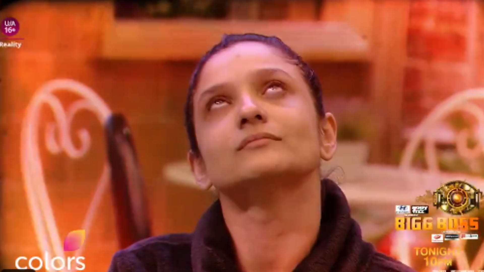 Bigg Boss 17 Ankita Lokhande Viral Video On Social Media mobbed by paparazzi did not give interview