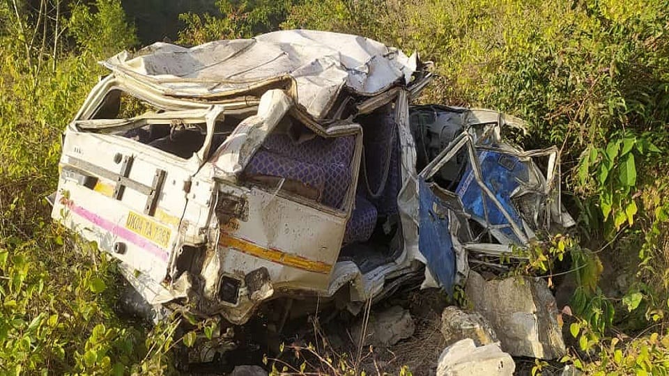 Driver dies after jeep falls into 200 meter deep ditch in Almora