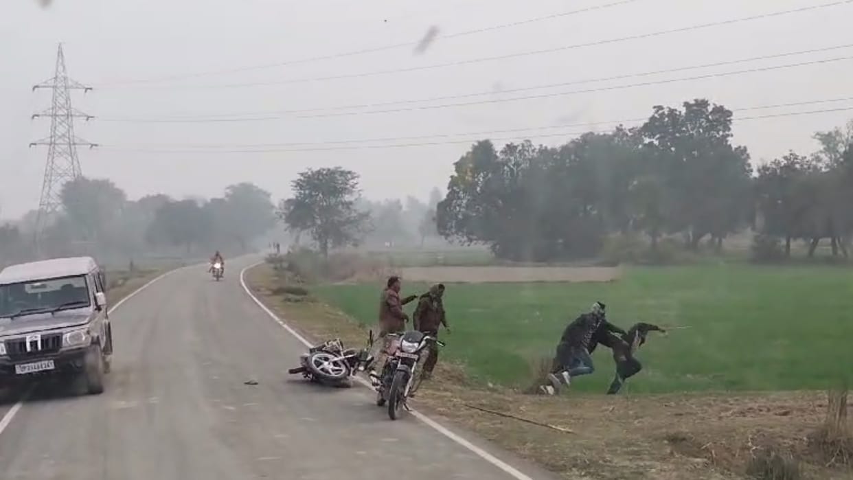 A hotel manager beaten in Shivratanganj in Amethi.