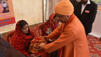 CM Yogi took part in Developed India Sankalp Yatra