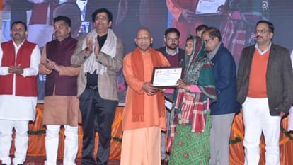 CM Yogi took part in Developed India Sankalp Yatra