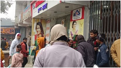 Bihar News: मुजफ्फरपुर में ज्वेलरी शॉप से 15 लाख के जेवरात चोरी, लगातार हो रहीं घटनाओं से दहशत में कारोबारी Jewelery worth Rs 15 lakh stolen from jewelery shop in Muzaffarpur