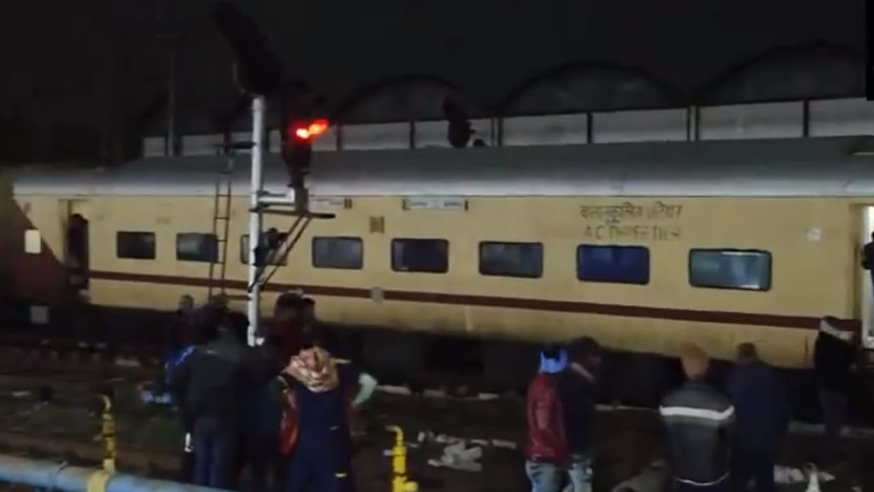 Bhopal-Bound Passenger Train 2 Coaches Derail in Rajasthan Kota News in Hindi