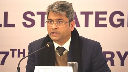 Football: AFC ने भट्टाचार्जी से सबूत मांगे, AIFF अध्यक्ष कल्याण चौबे पर लगाए थे भ्रष्टाचार के आरोप AFC asks ousted AIFF legal head to submit evidence of corruption charges against AIFF President Kalyan Chaubey