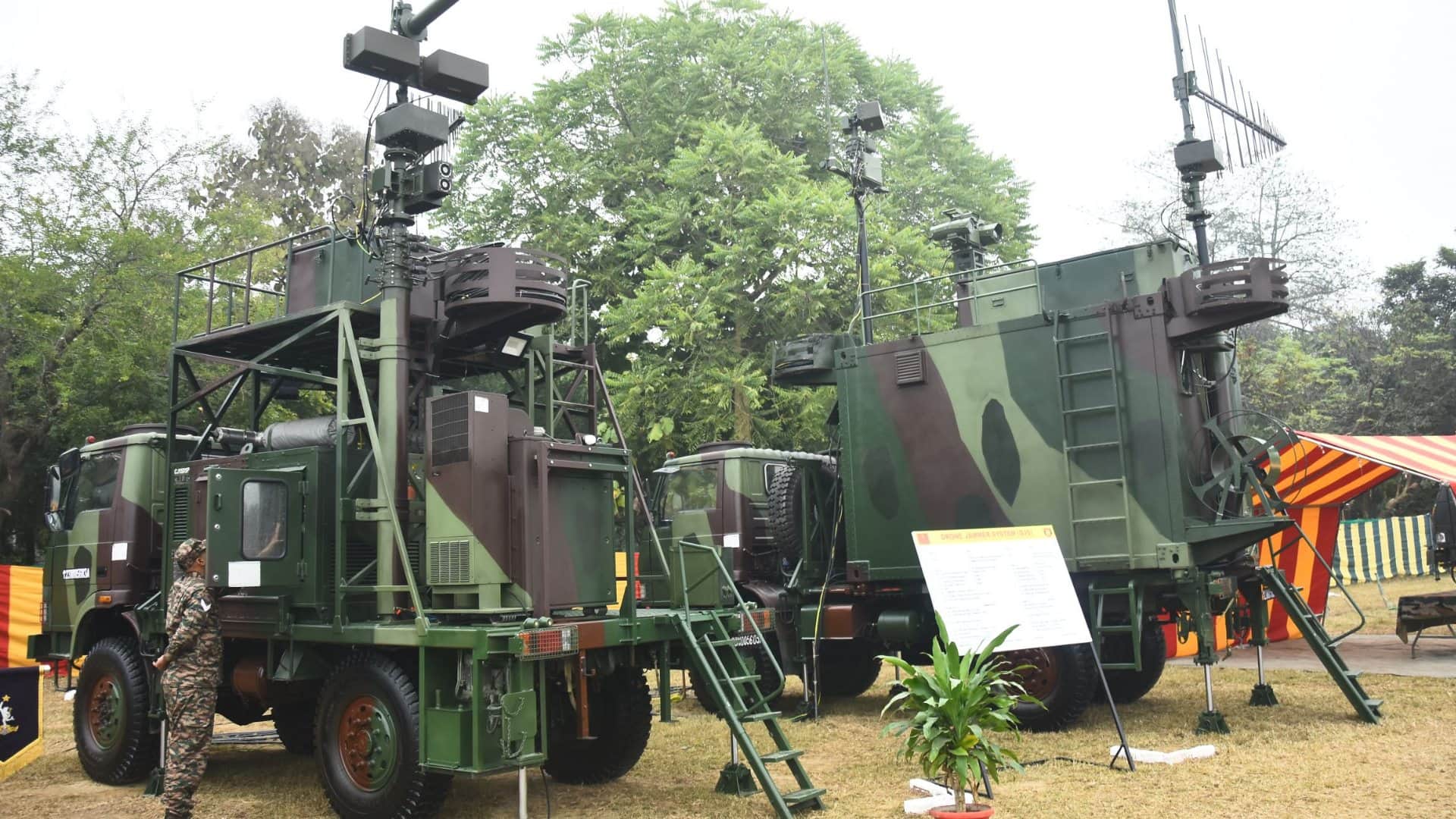 Exhibition of weapons in Know your Army Mela in Lucknow.
