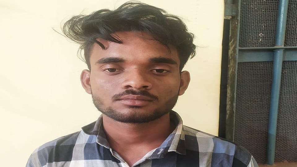 पुलिस की गिरफ्त में आरोपी