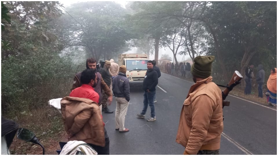 person crushed by speeding vehicle in Jamui died on spot