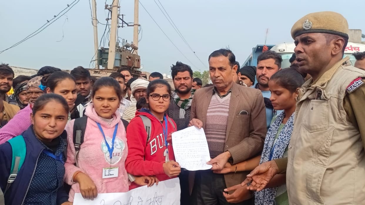 Dholpur News Daughters get angry over fee hike Dholpur-Rajakheda road jammed