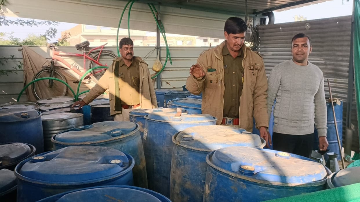 Logistics department and police caught illegal storage of diesel-petrol in Ganeshpura village of Shahpura