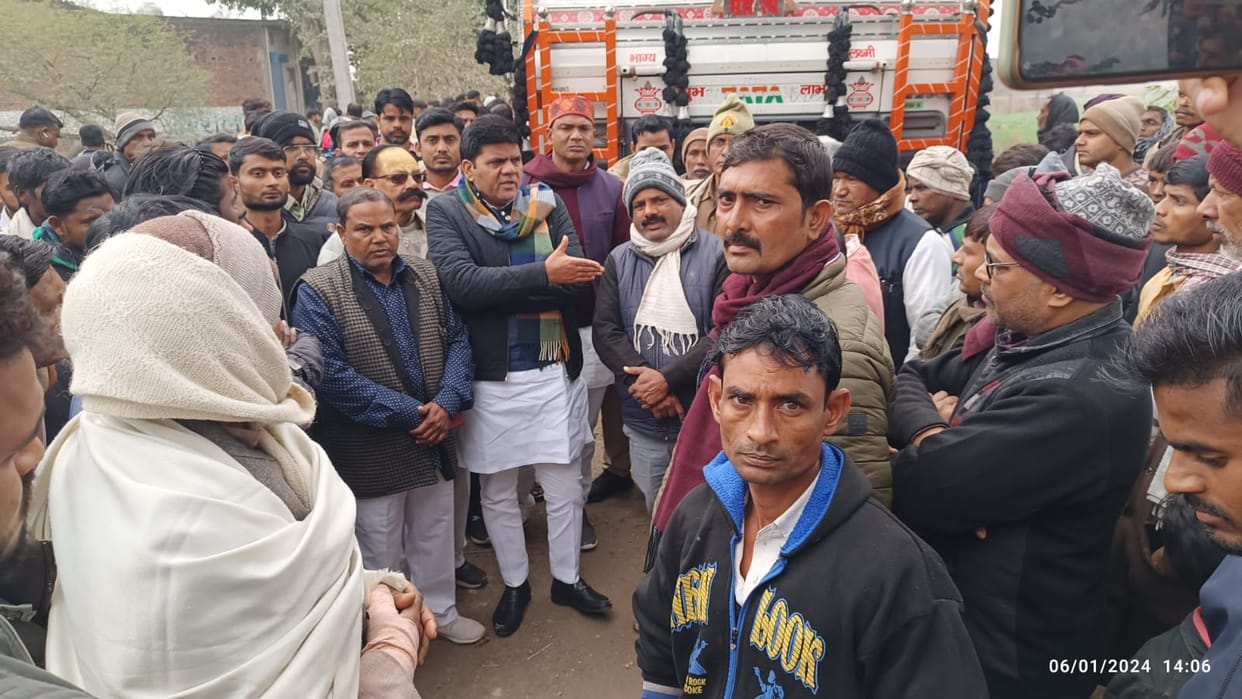 Brother died and sister injured in road accident after truck collides with bike in Azamgarh