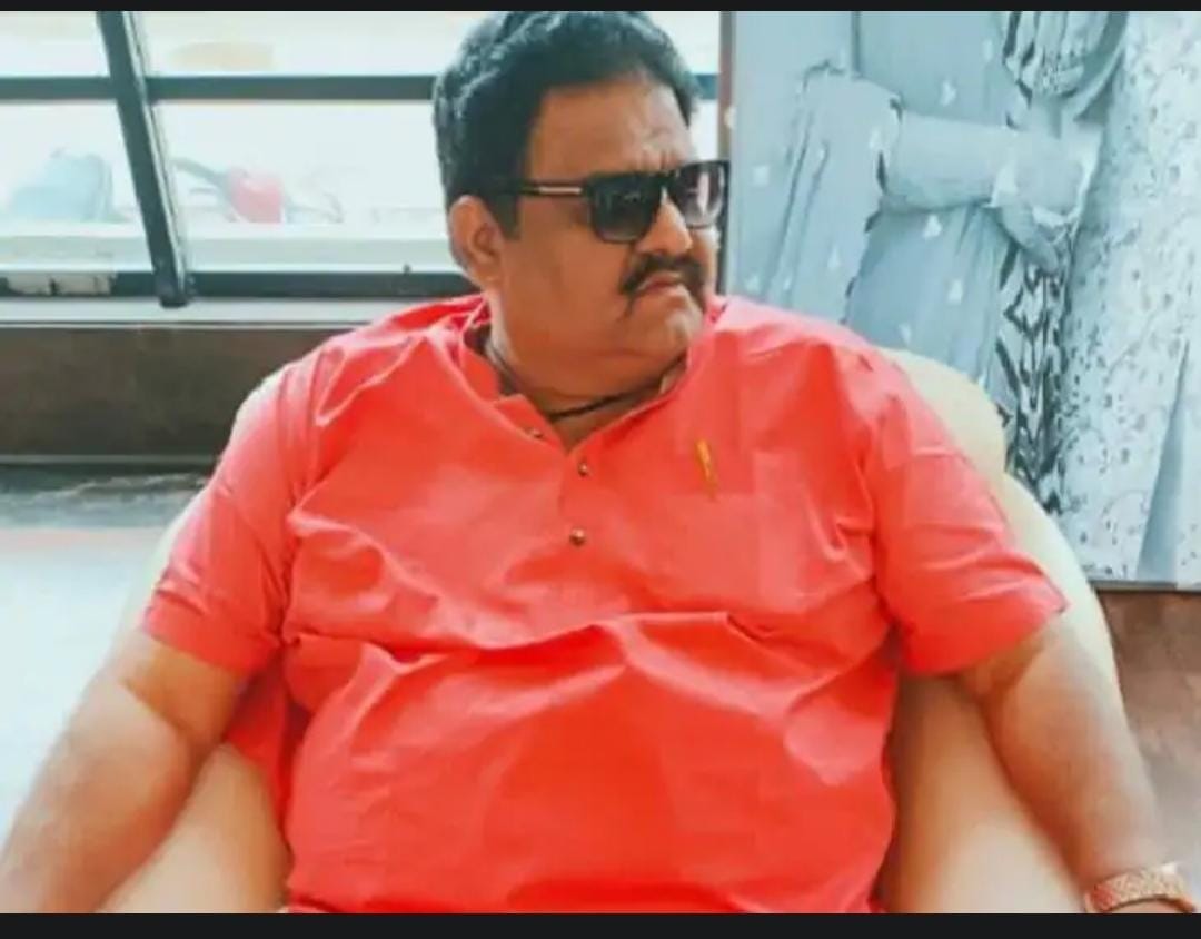 Indore News: 55 year old businessman returning home got heart attack while parking Activa, died
