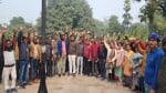 पत्थर गिरजाघर पर मांगों को लेकर प्रदर्शन करते बेरोजगार।