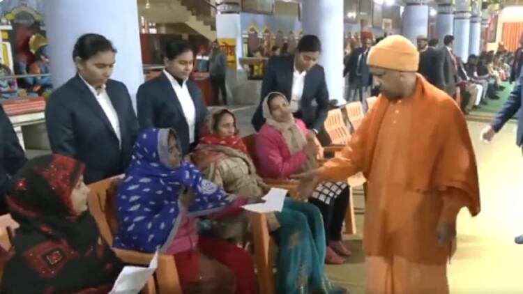 Janata Darshan: जनता की समस्याओं पर तत्काल हो कार्रवाई, CM योगी बोले- मेरे रहते किसी के साथ नाइंसाफी नहीं होगी