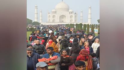 Thousands of tourists could not see Taj due to dense fog in Agra