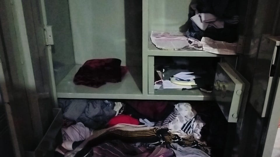 14 lakh rupees including 9 lakh cash stolen from property dealer's house