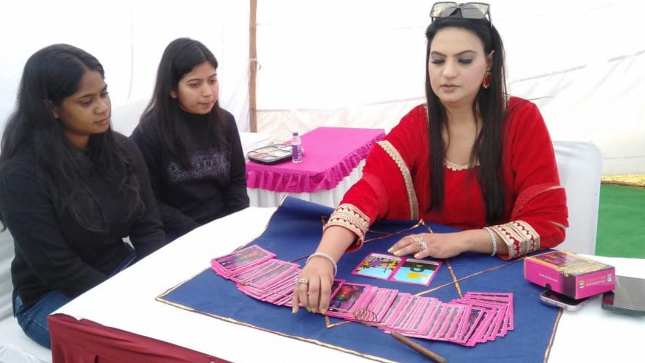 Amar Ujala Jyotish Mahakumbh 2024 in Dehradun Youth appeared worried about career and relationships