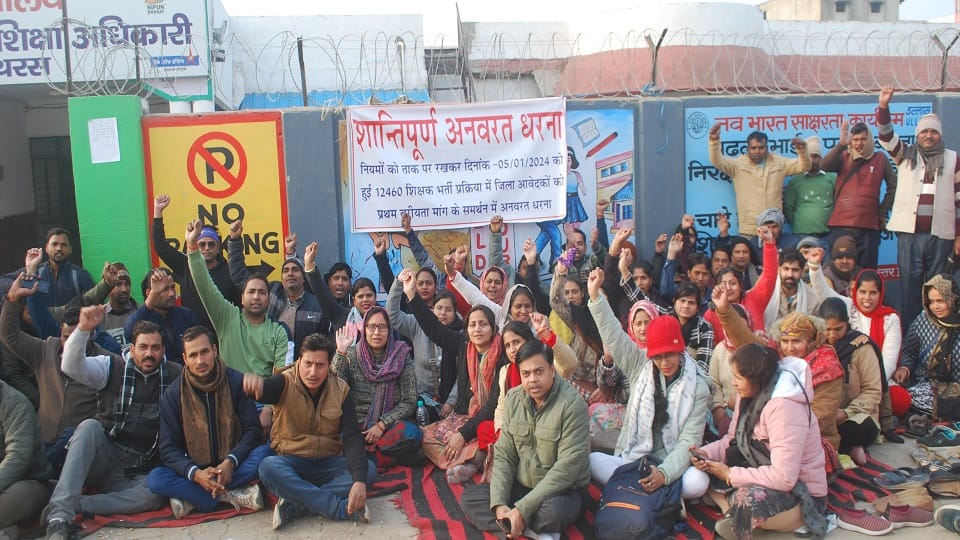 Teacher candidates deprived of counseling staged a protest