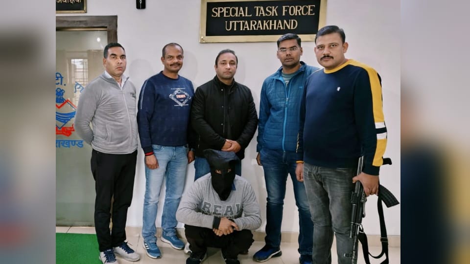 Dehradun STF caught criminal from Meerut who Done robbery at Minister Prem Chand Agarwal brother House