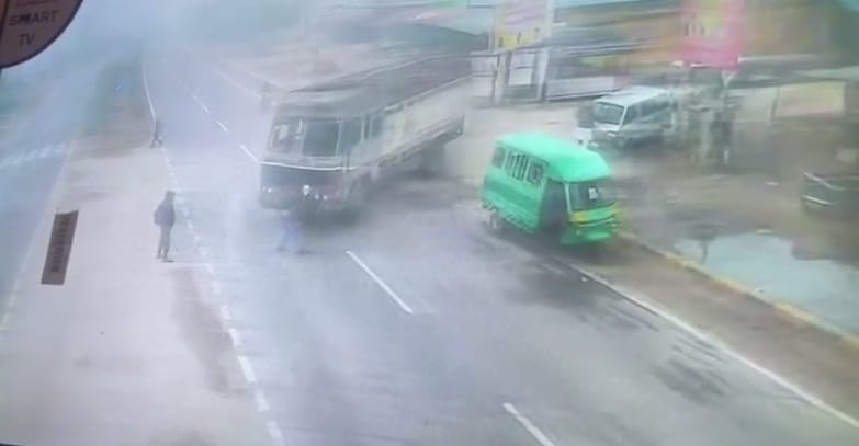 Dumper tramples security guard in Unnao, death during treatment, incident captured in CCTV