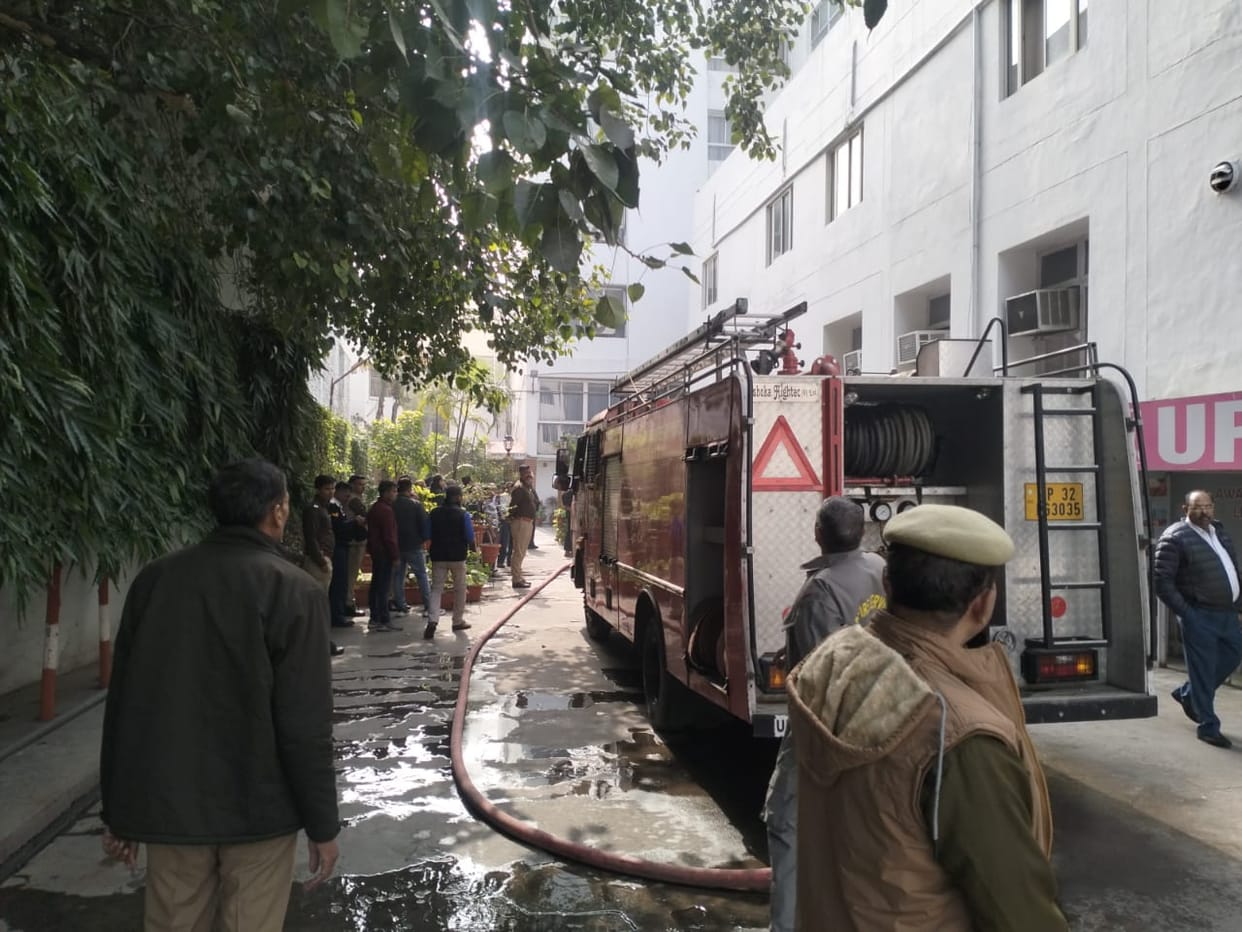 Lucknow News: Fire broke out on the fifth floor of Gomti Hotel in Hazratganj