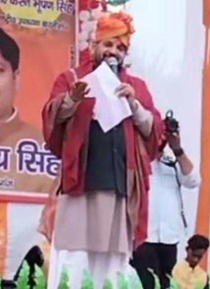 Gonda News: Brij Bhushan was seen in a poetic style, gave the message through song, MP graced the occasion of