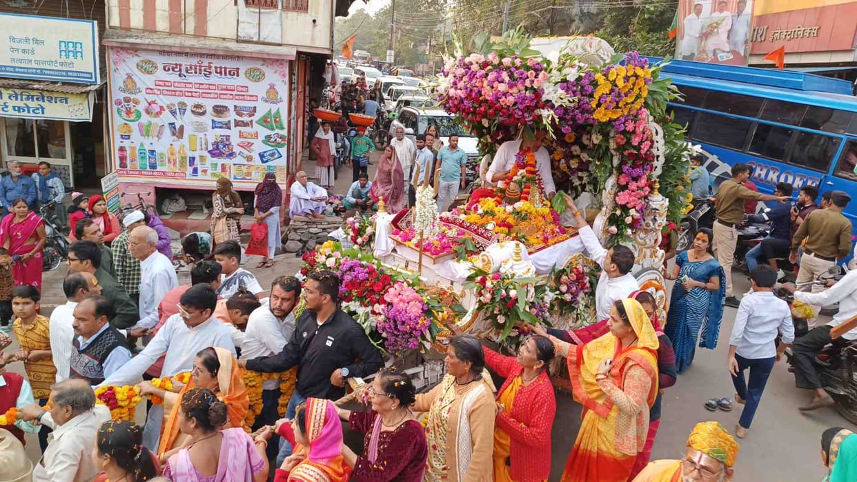 Mahamrityunjay Shiva Rath Yatra started with much fanfare in Maheshwar